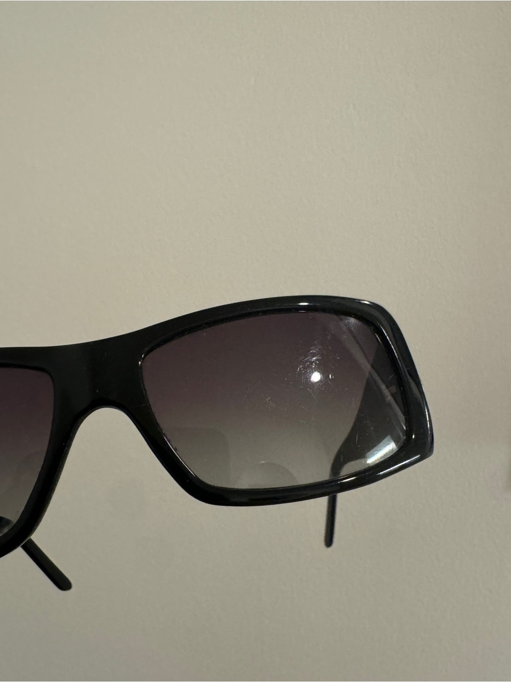 Prada Black Rectangular Logo Vintage Sunglasses with Gradient Lenses - Picture 5 of 7